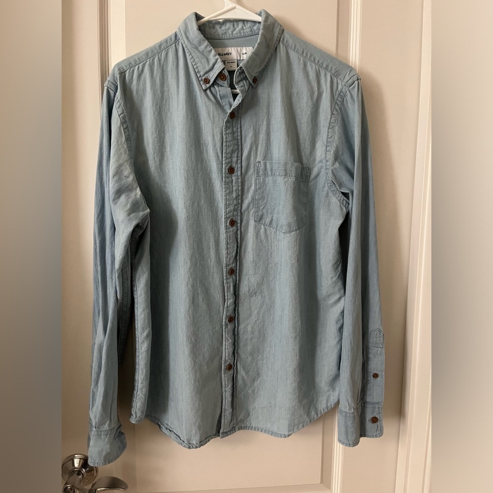 Old Navy Men’s Medium Light Blue Denim Long Sleeve Shirt